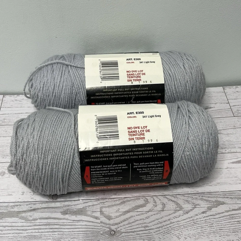 Red Heart Super Saver Light Grey Yarn 341 Worsted Weight 8oz 2 Skeins E300